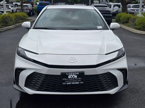 Used 2025 Toyota Camry SE FWD image 8