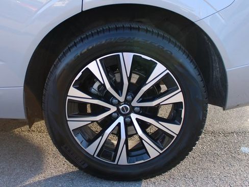 Used 2025 Volvo XC60 B5 Plus image 37