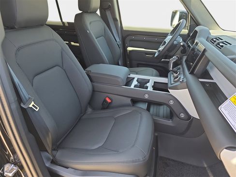 New 2025 Land Rover Defender 130 S image 10