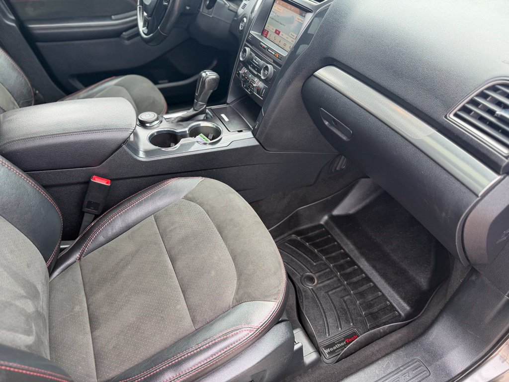 Used 2018 Ford Explorer XLT w/ Equipment Group 202A AWD/4WD image 16
