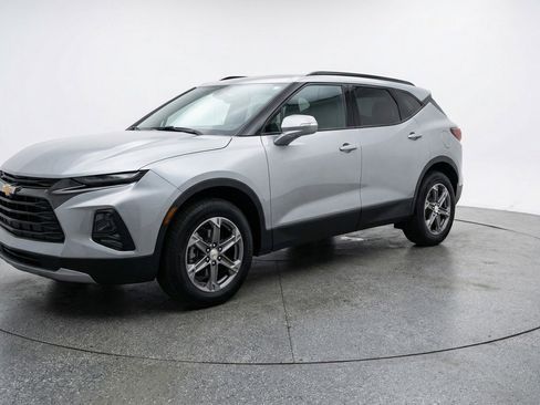 Used 2025 Chevrolet Blazer LT image 3