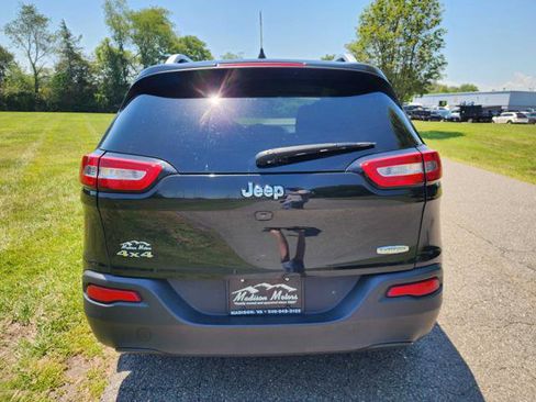 Used 2016 Jeep Cherokee Latitude w/ Cold Weather Group AWD/4WD image 7