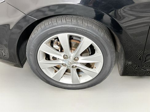 Used 2013 Hyundai Accent GLS w/ Premium Pkg image 11