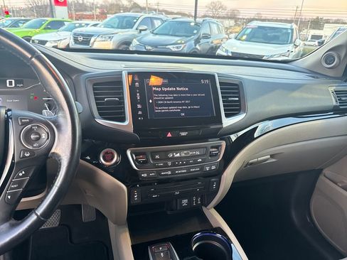 Used 2017 Honda Pilot Touring image 18