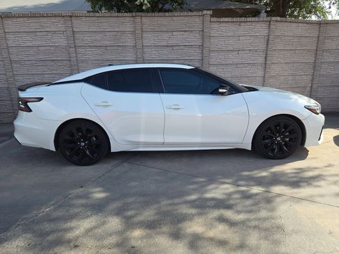 Used 2021 Nissan Maxima SR w/ Sport Mat Group FWD image 2