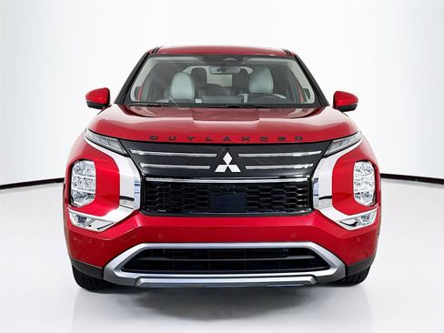 New 2025 Mitsubishi Outlander SE image 2