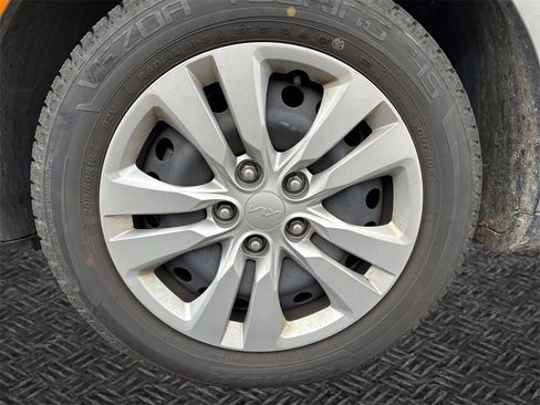 Used 2023 Kia Soul LX image 10