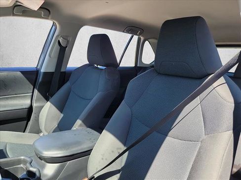 Used 2021 Toyota RAV4 LE image 13