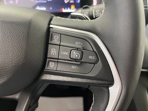 Used 2023 Jeep Grand Cherokee L Laredo image 22