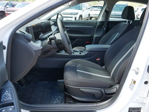 Certified 2025 Hyundai Sonata SE FWD image 12