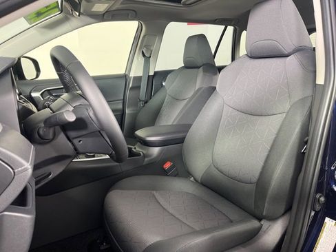 Used 2025 Toyota RAV4 XLE w/ Convenience Package image 4