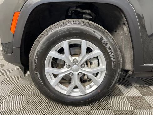 Used 2023 Jeep Grand Cherokee Limited AWD/4WD image 11
