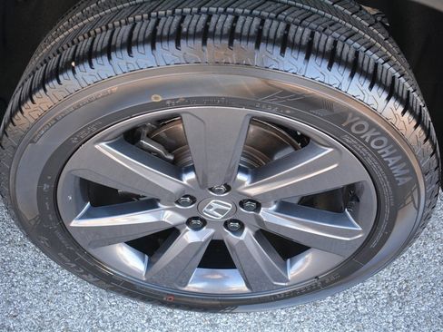 Used 2023 Honda Pilot Sport image 25