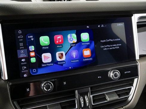 Certified 2022 Porsche Macan AWD/4WD image 15
