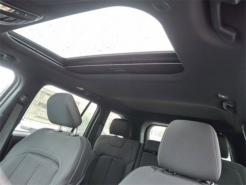 New 2025 Jeep Grand Cherokee Laredo X w/ Luxury Tech Group I image 10