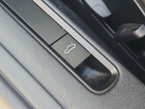 Certified 2025 Porsche 911 Carrera image 24