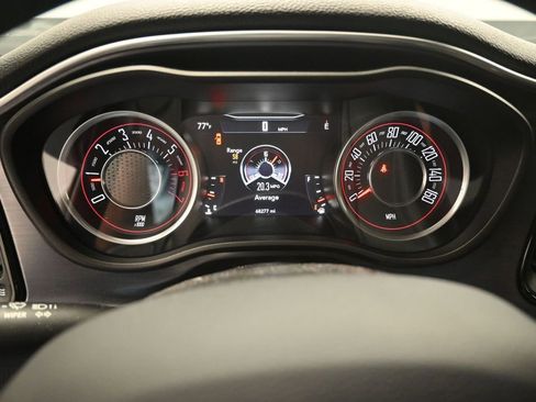 Used 2015 Dodge Challenger R/T RWD image 6