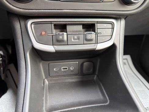 Used 2023 GMC Terrain SLE image 28