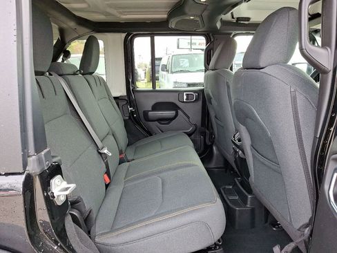 Used 2025 Jeep Wrangler Willys image 31