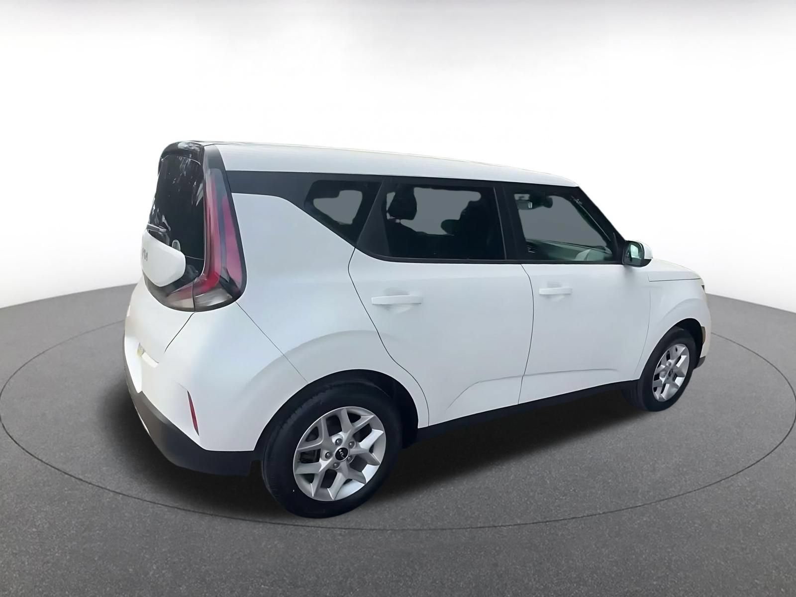 Used 2025 Kia Soul LX w/ LX Technology Package FWD image 14