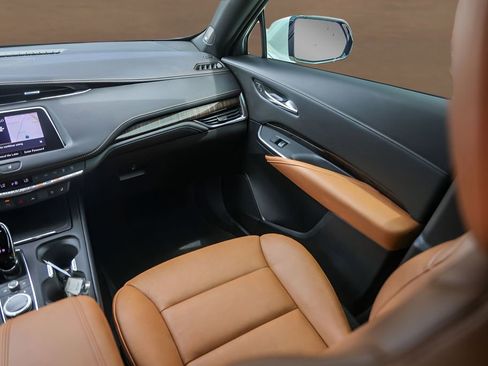 Certified 2023 Cadillac XT4 Sport FWD image 28