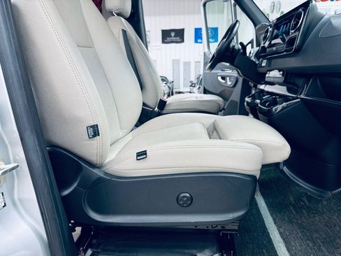 Used 2020 Mercedes-Benz Sprinter 3500 image 29