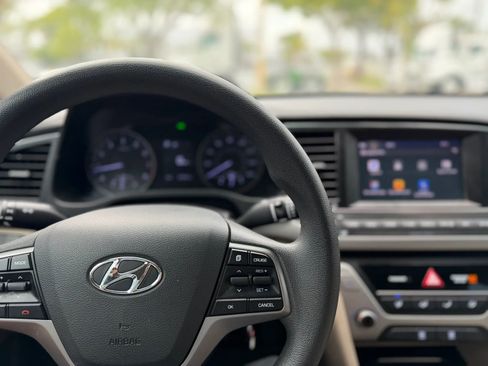 Used 2018 Hyundai Elantra SEL image 18