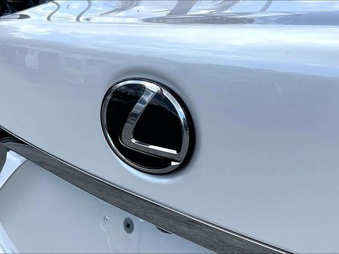 Used 2024 Lexus LS 500 w/ Interior Upgrade Package RWD image 31