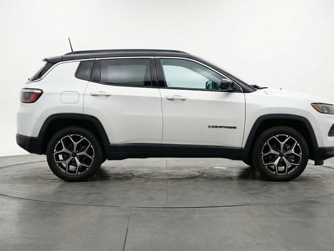 Used 2025 Jeep Compass Limited image 11