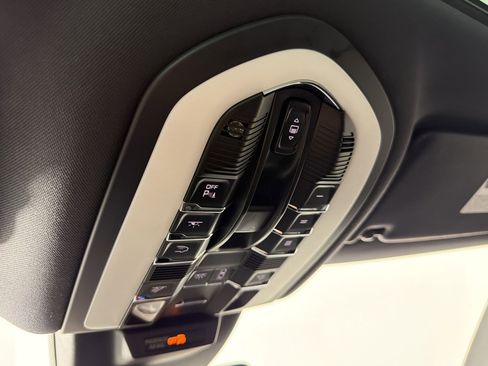 Certified 2024 Porsche Macan AWD/4WD image 23