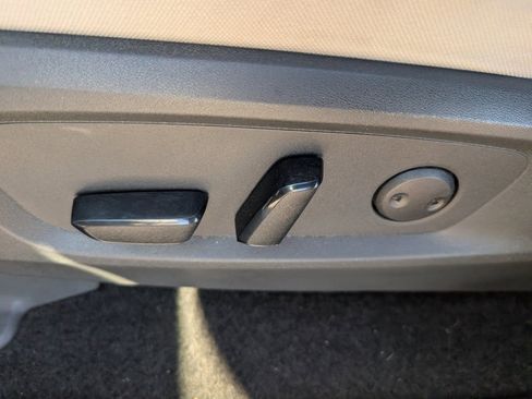 Used 2022 Nissan Pathfinder SV w/ SV Premium Package image 10