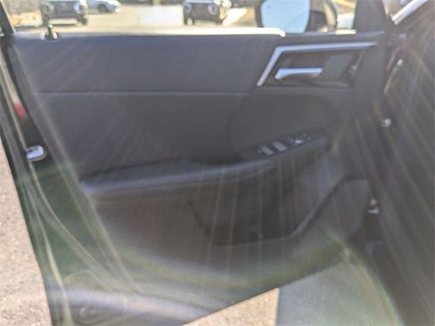 New 2025 Mitsubishi Outlander SE image 11