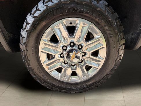 Used 2024 Chevrolet Silverado 2500 High Country w/ High Country Premium Package AWD/4WD image 6