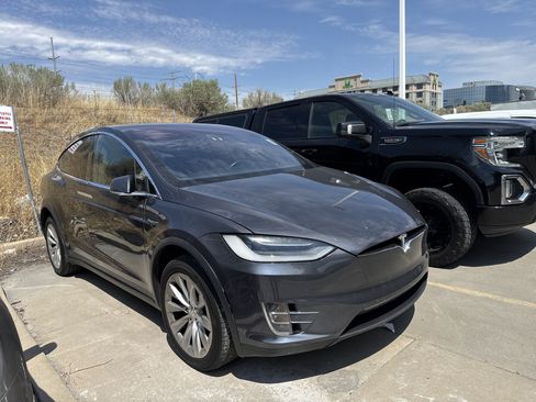 Used 2018 Tesla Model X 75D AWD/4WD image 4