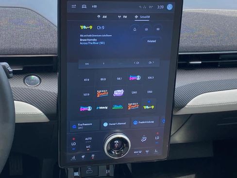 Used 2021 Ford Mustang Mach-E Premium image 11