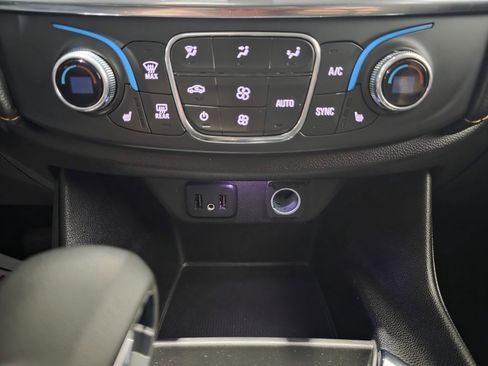 Used 2021 Chevrolet Traverse LT image 33