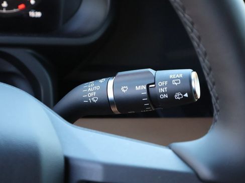 New 2026 Land Rover Defender 130 X-Dynamic SE image 31