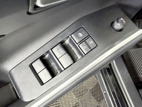 Used 2021 Toyota Highlander XLE image 30