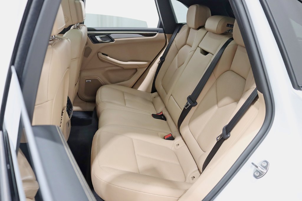 Used 2022 Porsche Macan AWD/4WD image 24