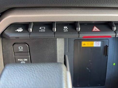 Used 2024 Toyota Tundra Limited image 27