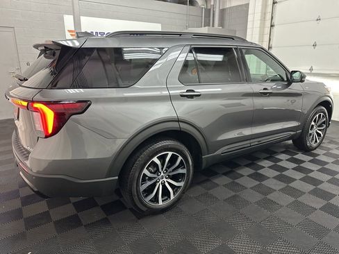 Used 2025 Ford Explorer ST-Line AWD/4WD image 11