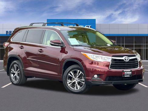 Used 2016 Toyota Highlander XLE AWD/4WD image 2