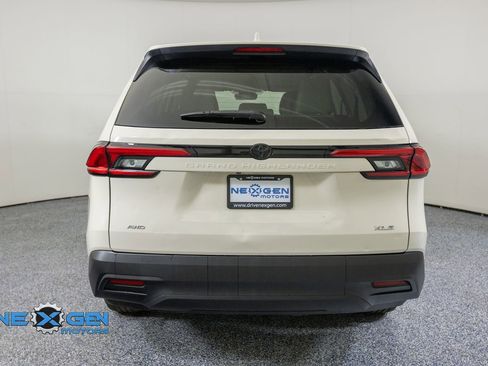 Used 2024 Toyota Grand Highlander AWD image 6