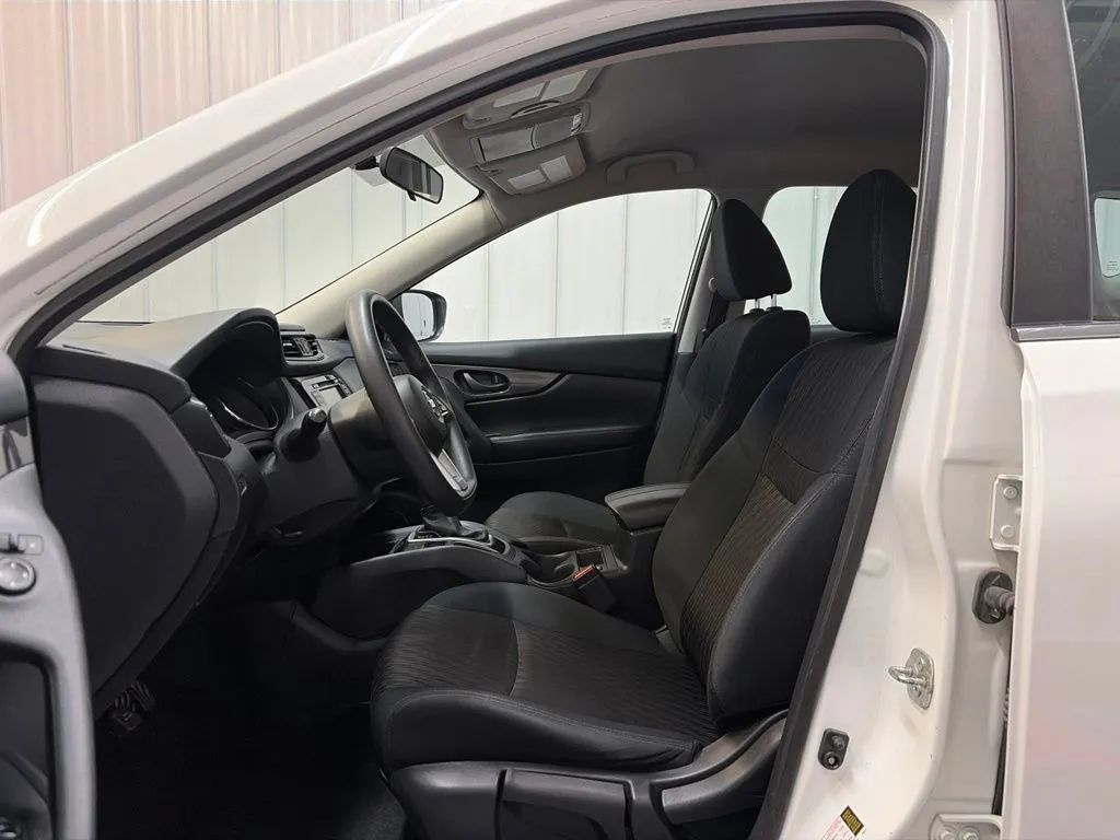 Used 2019 Nissan Rogue S FWD image 10