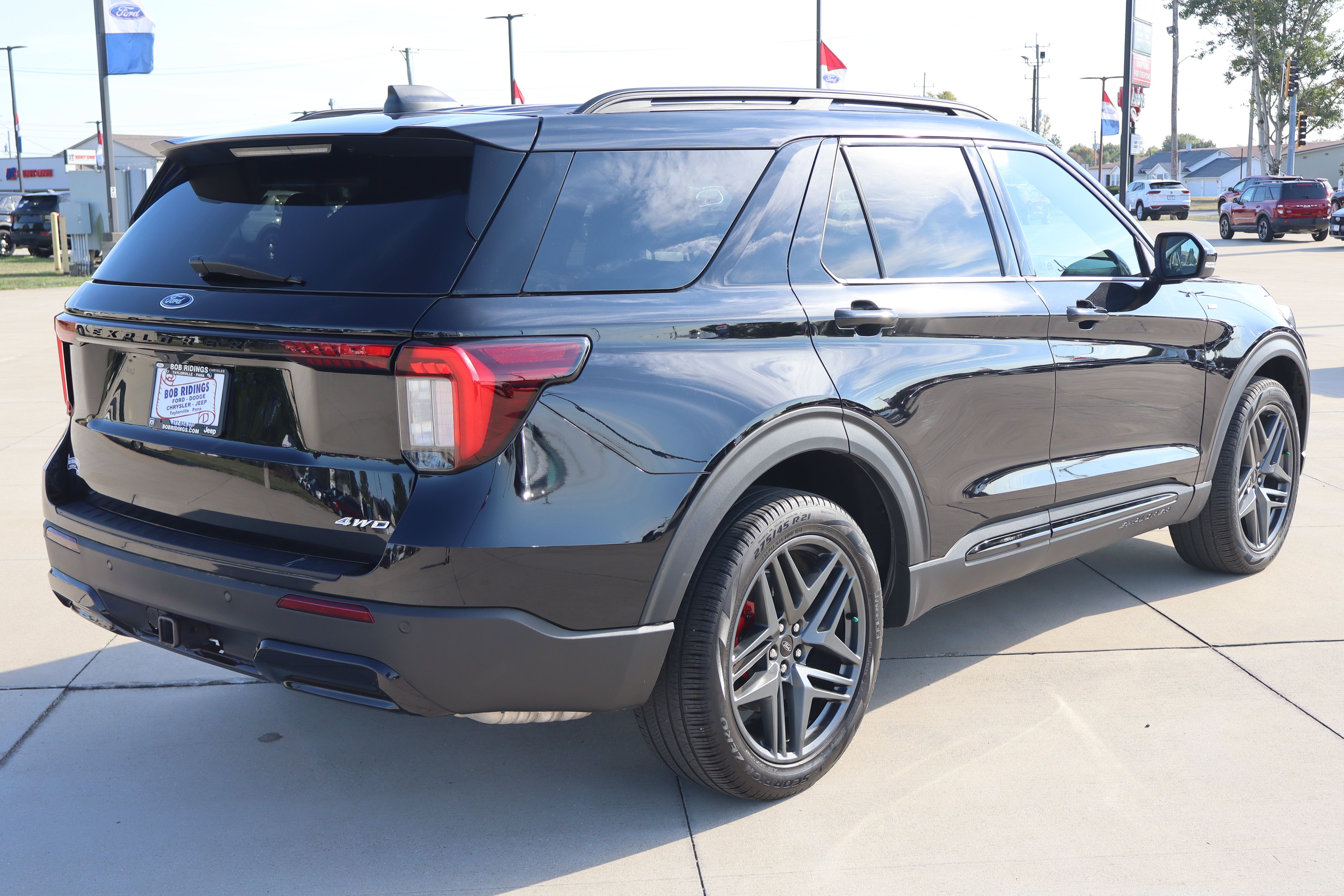 Used 2025 Ford Explorer ST-Line w/ Premium Package AWD/4WD image 5