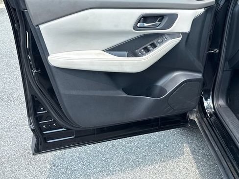 Used 2025 Nissan Rogue SV FWD image 10
