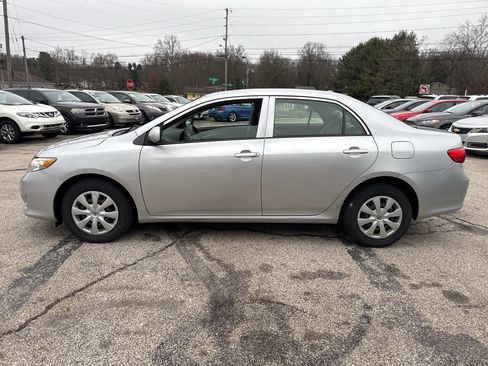 Used 2010 Toyota Corolla LE image 4