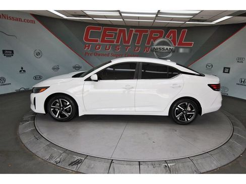 Used 2024 Nissan Sentra SV FWD image 3