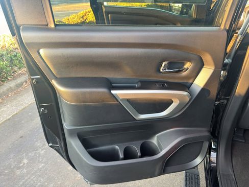 Used 2019 Nissan Titan SV w/ SV Convenience Package image 35
