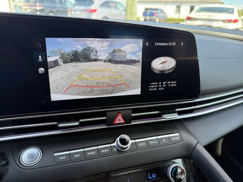 Used 2025 Hyundai Elantra Limited FWD image 20